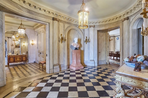 Rare and very beautiful period apartment, Paris 16th one of the most exclusive neighbourhoods of the