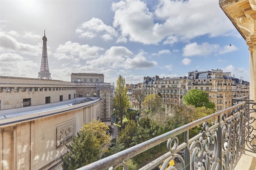 Privileged address, Paris 16th, if you dream of your very own view of the Eiffel tower then this is