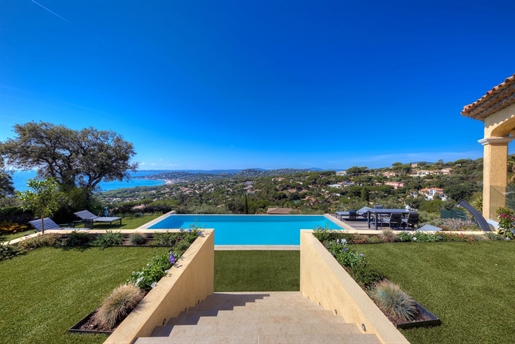 Exceptional panoramic view of the sea, the Village, and the Gulf of Saint-Tropez for this superb pro