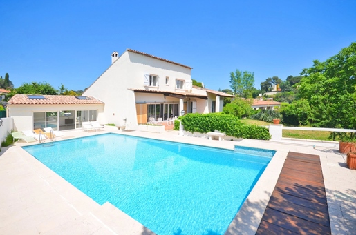 Biot in a lovely quiet residential area, close to the village and all amenities including a golf clu