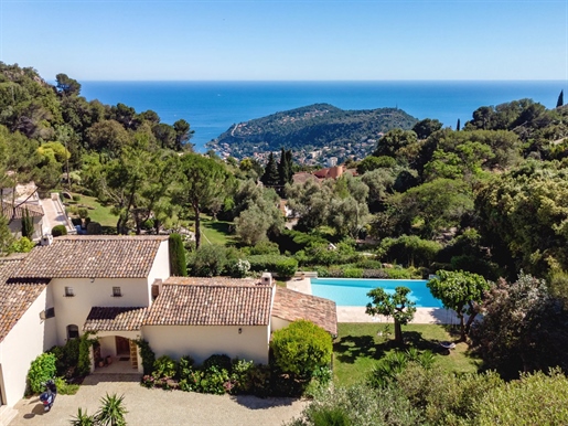 Exclusive: This delightful villa, nestled in the sought-after Vinaigrier neighborhood with its idyll