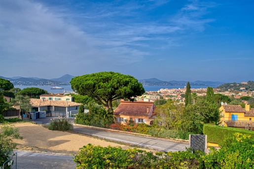 Welcome to the most exceptional villa, elegant, designer, generous volumes, this property offers pro