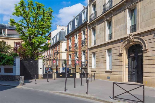 Paris 2nd - In the affluent &quot Muette&quot district, halfway between the Trocadero Gardens and th