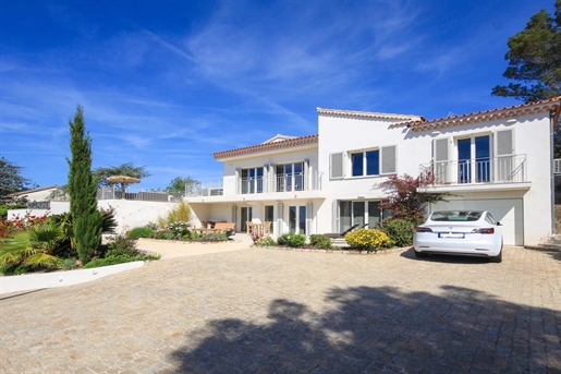 Saint-Raphael, popular district of Boulouris, located in a dominant position, perfectly quiet, and e
