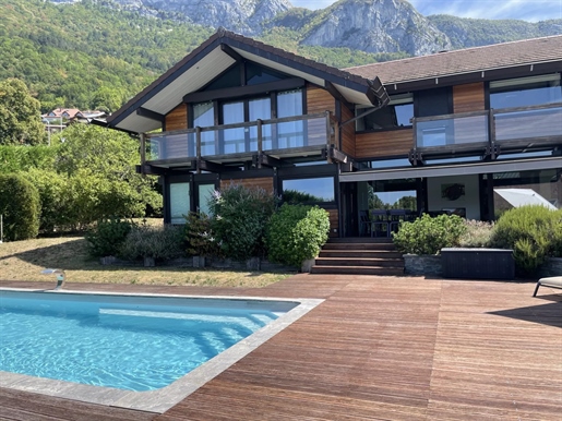 Veyrier du Lac, beautiful modern house with high-end fixtures and fittings 266 m2 floor area and a s