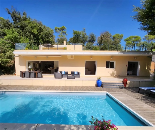 Magnificent house located on the famous Barbaroux Golf club in Brignoles/Flassons sur Issole. Whethe
