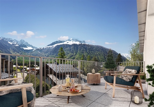 Nestled in a quiet and preserved area in the heart of the village of Argentiere, Le Royal Straton co