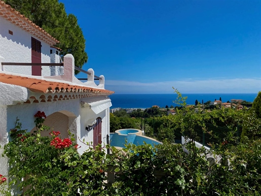 Sea view family sized villa 

10 minutes from the city center, on a private and secure roa