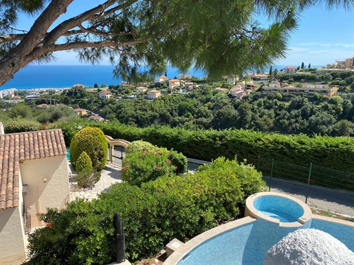 Sea view family sized villa 

10 minutes from the city center, on a private and secure roa