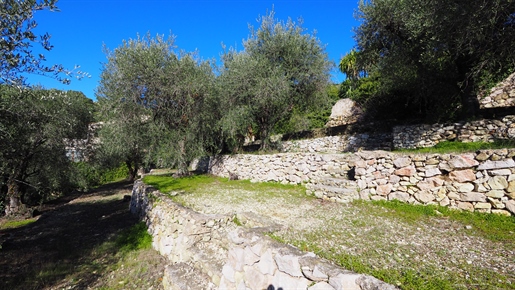 Rare! Big potential. Magnificent land of approximately 1,400 m2 near the village.

Easy ac