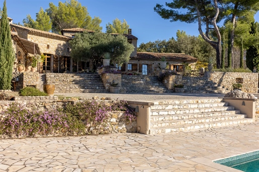 Nestled in a picturesque village of the Var countryside, this exceptional property represents a Prov