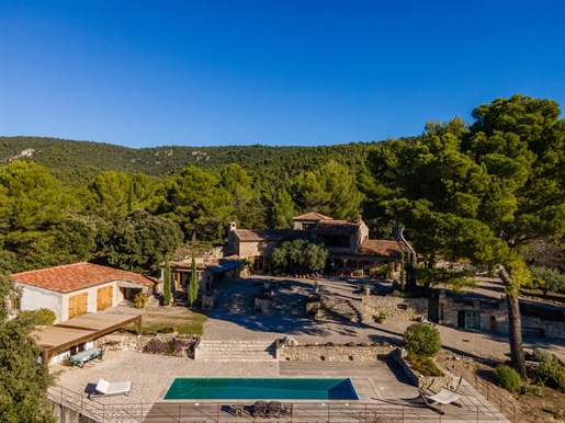 Nestled in a picturesque village of the Var countryside, this exceptional property represents a Prov