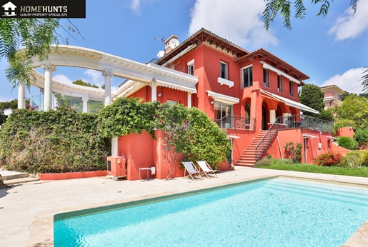Villefranche sur Mer - Fantastic property comprising a villa of an impressive 426 m2 built on a lush