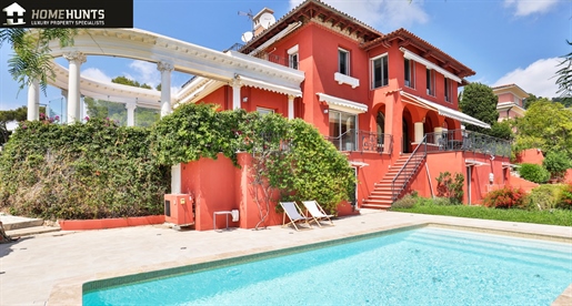 Villefranche sur Mer - Fantastic property comprising a villa of an impressive 426 m2 built on a lush