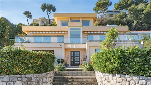 This spacious contemporary villa located in a dominant position in the quiet, residential area of Le
