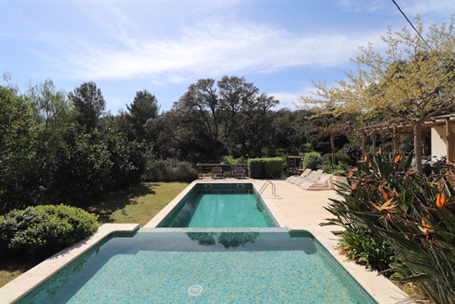 Splendid villa built in 2017, located near Gigaro. Benefiting from an ideal and peaceful location, t
