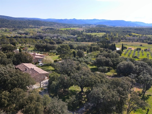 Haben Sie sich jemals vorgestellt, in einem außergewöhnlichen Anwesen in der Provence zu leben?

Wi