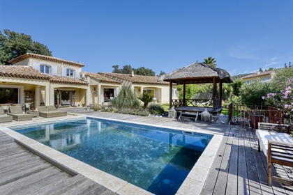 Located close to the beaches of Cabasson, Bregan&iacute con and the Faviere, this Proven&iacute &cce