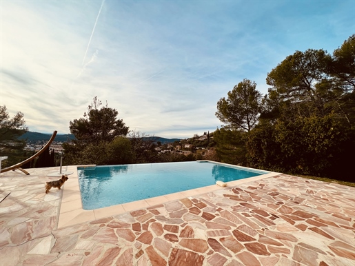Set in the hills to the north-east of Draguignan, in a peaceful location with splendid panoramic vie