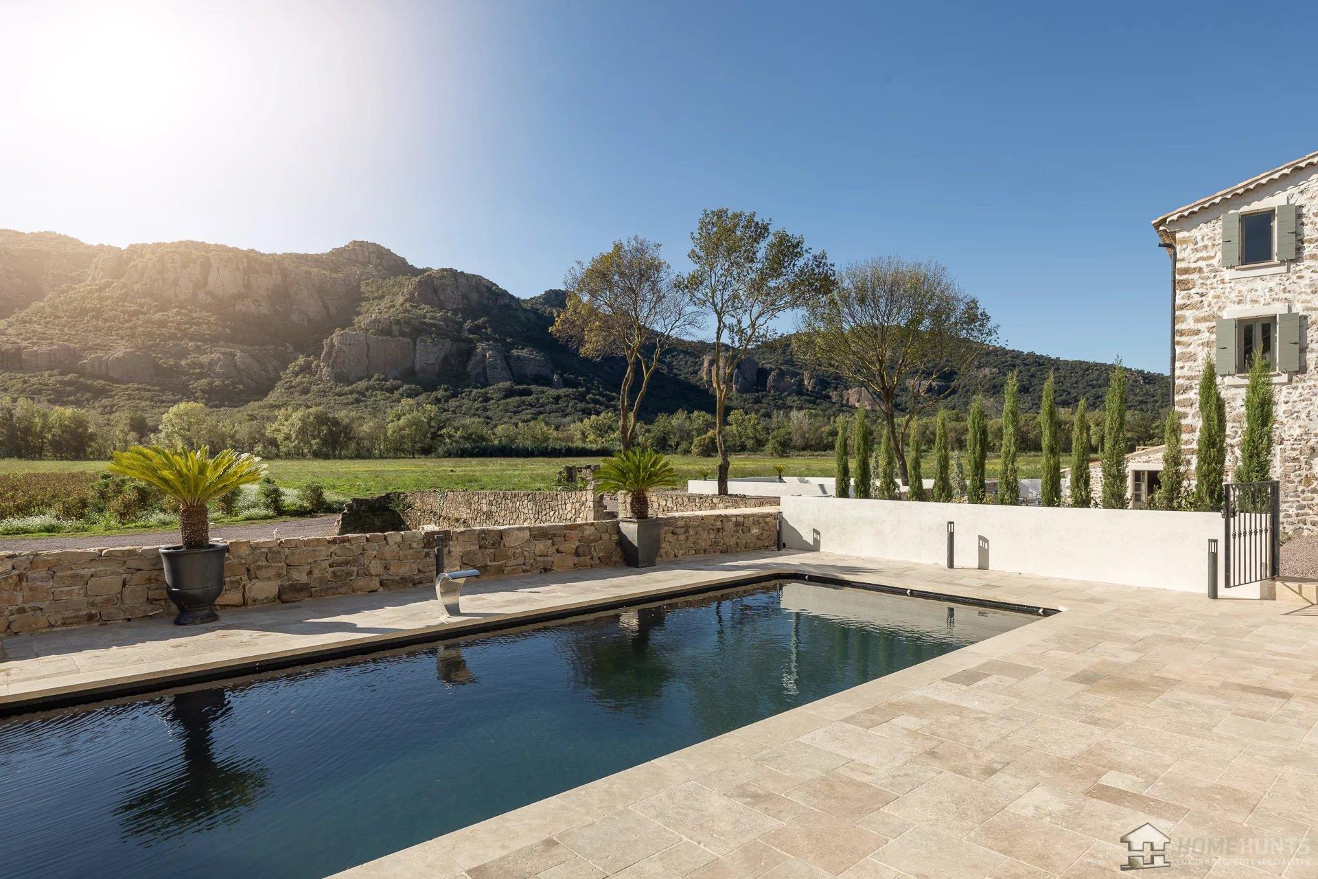 Purchase: Luxury property (83490)