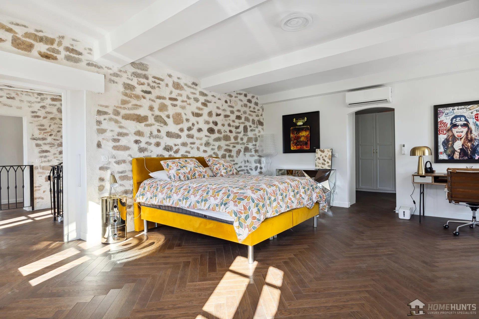Purchase: Luxury property (83490)