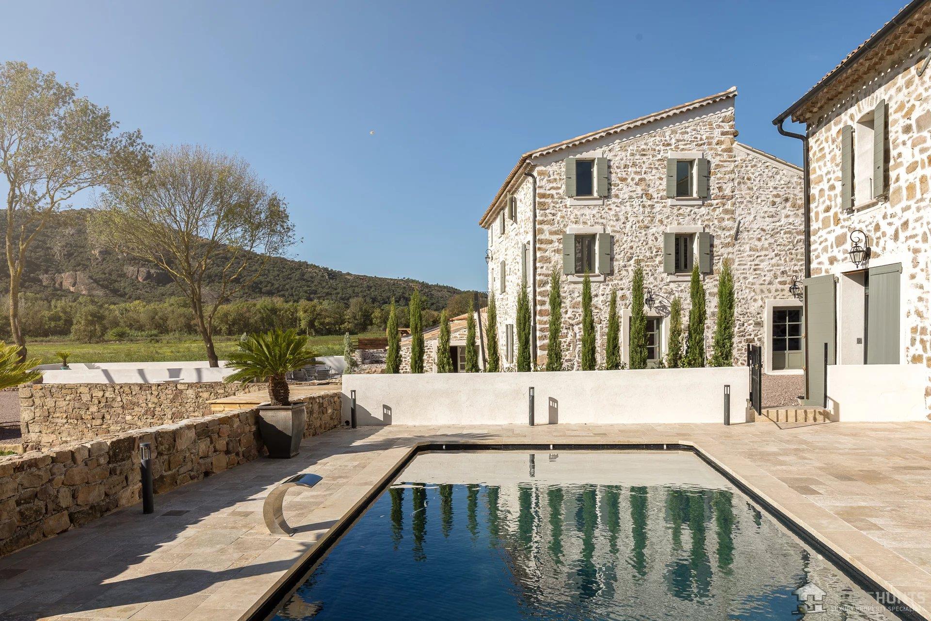 Purchase: Luxury property (83490)