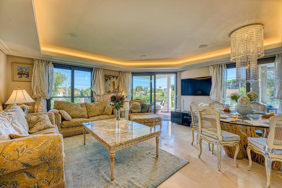 Purchase: Apartment (06160)