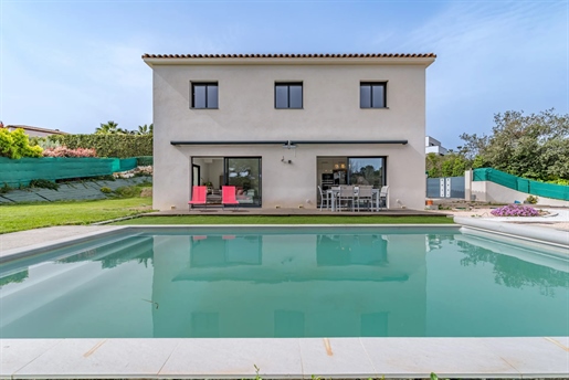 Located in a prestigious neighborhood near the village of Valbonne, in a dominant position, modern v