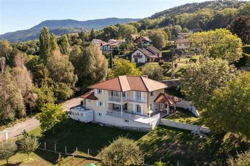 High-End villa with panoramic view

Located near the Swiss border, this upscale villa has