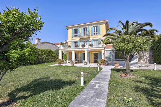 Between Nice and Villefranche sur Mer, villa with magnificent sea view and on the peninsula of Saint