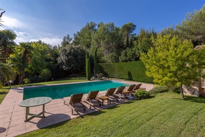 Beautiful, Provencal style, stone & 039 Mas& 039 built by a renowned architect and in perfect condit