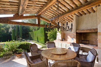 Beautiful, Provencal style, stone & 039 Mas& 039 built by a renowned architect and in perfect condit