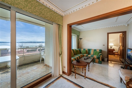 Magnificent prestige apartment of 159 m2, in Evian ideally located in front of the marina enjoying a
