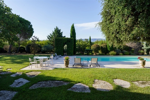 In the countryside of Gordes, a listed village, very beautiful property consisting of a house of app