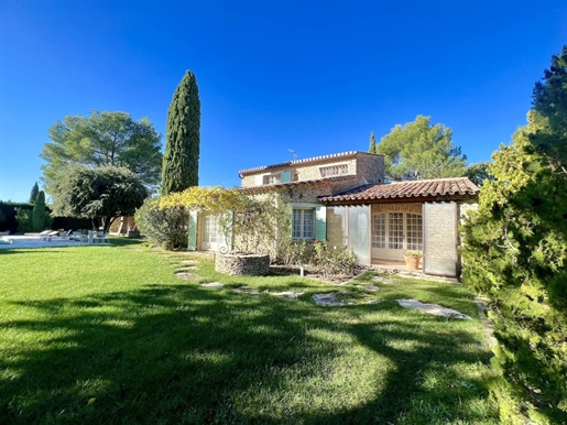 In the countryside of Gordes, a listed village, very beautiful property consisting of a house of app
