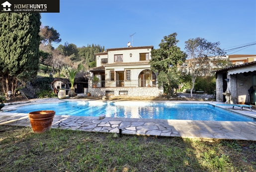 Large family Provencal style villa in private grounds.

Cagnes sur mer - Val Fleuri the pr