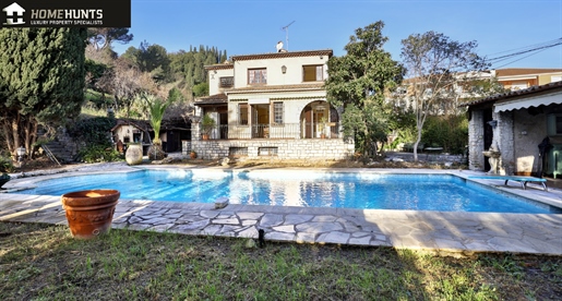Grande villa familiale de style provençal sur un terrain privé.

Cagnes sur mer - Val Fleuri le pr