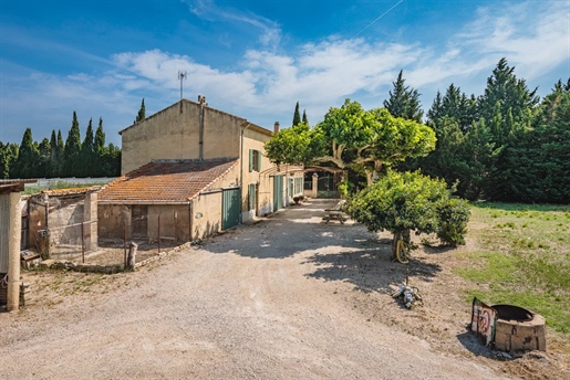 Beautiful family property for sale just a few kilometres from Saint-Remy-de-Provence. 

Th