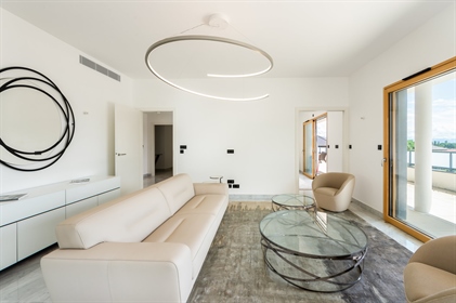 At the gates of Geneva, bright &amp luxurious contemporary &amp family penthouse of 213 m2 with a la