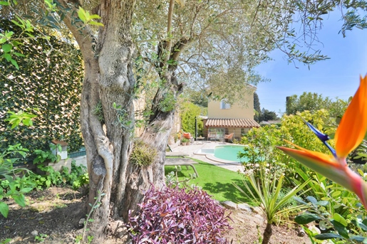 Mougins : in a quiet sought after residential area, within walking distance of shops, not far from t