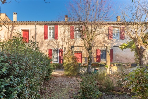 Charming mansion with farm for sale in the Vaucluse, near Mont Ventoux, on landscaped grounds. 