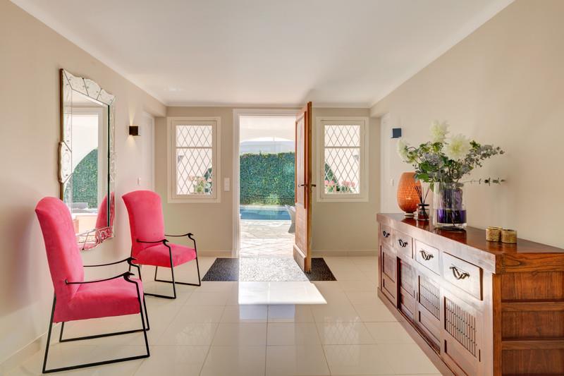 Purchase: House (06160)