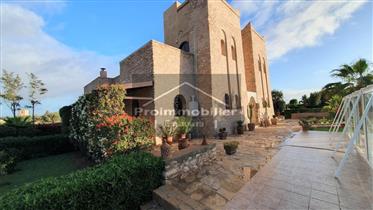 22-12-04-Vm Superbe maison en zone urbaine à vendre à Essaouira de 270m², Terrain 3300 m²