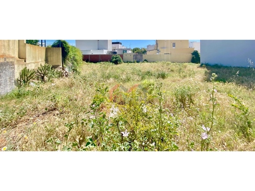 Land for building shops and apartments - Olhão