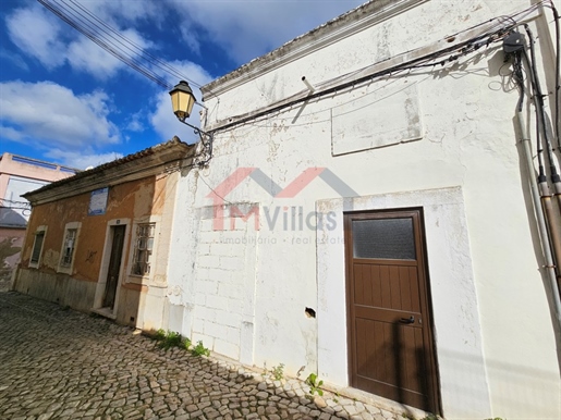 Ruin with approved project to build two villas in the centre of Loulé