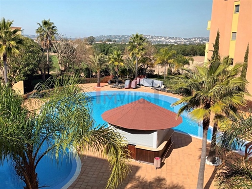 Appartement de 2 chambres dans une copropriété de luxe avec vue sur la piscine - Vilamoura