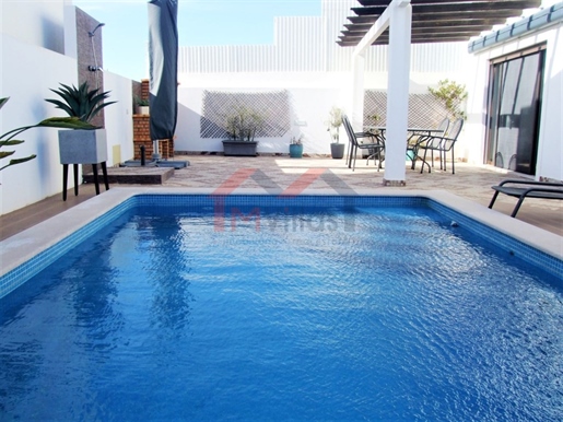 Moradia V3 com piscina e garagem - Vila Nova de Cacela