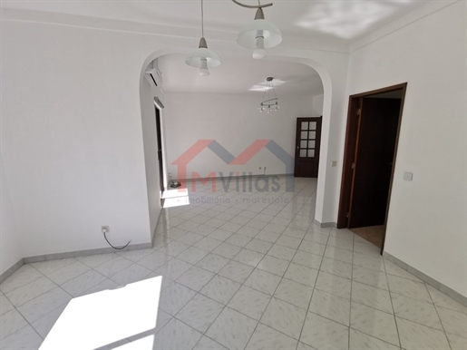 4 bedroom apartment in the center of Loulé with Garage