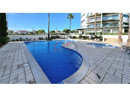 2 bedroom apartment 150 metres from the beach with pool and garage - Quarteira