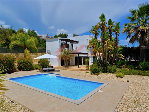 Stunning 3 bedroom villa with pool 3km from Vilamoura